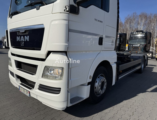 Ciężarówka podwozie MAN TGX 26.360